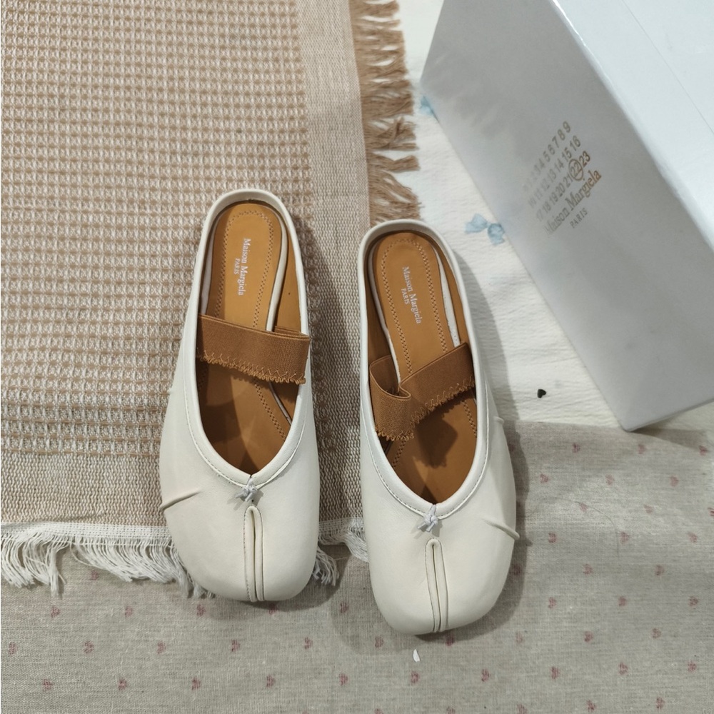 Maison Martin Margiela Cream Leather Ballet Flats with Tan Strap